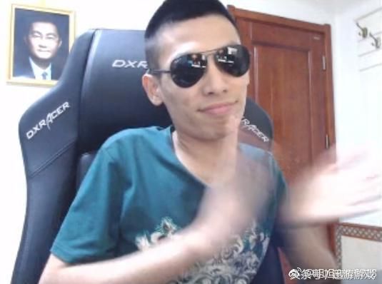 旭旭宝宝深夜晒黑公关要挟聊天记录 宝哥：从不怕别人恶意抹黑！