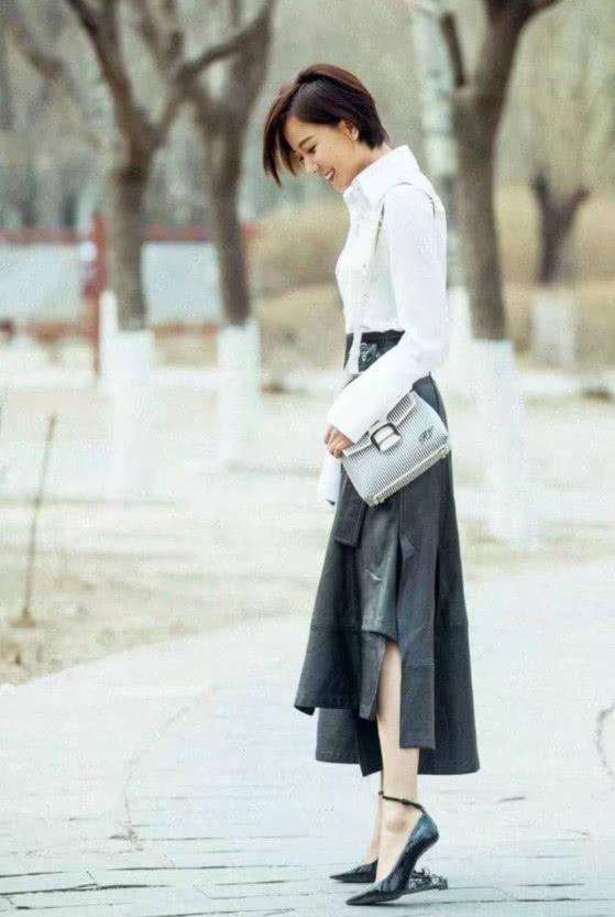 王珞丹太唬人, 高跟鞋没有跟, 网友直呼这波时尚欣赏不来啊