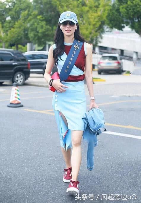 韩雪机场近照遭曝光，网友：衣服永远都是陪衬，好气质才是主角