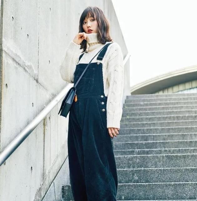  [女人]奔四的女人尽量少穿阔腿裤,看三木这样穿减龄又洋气,谁穿谁美