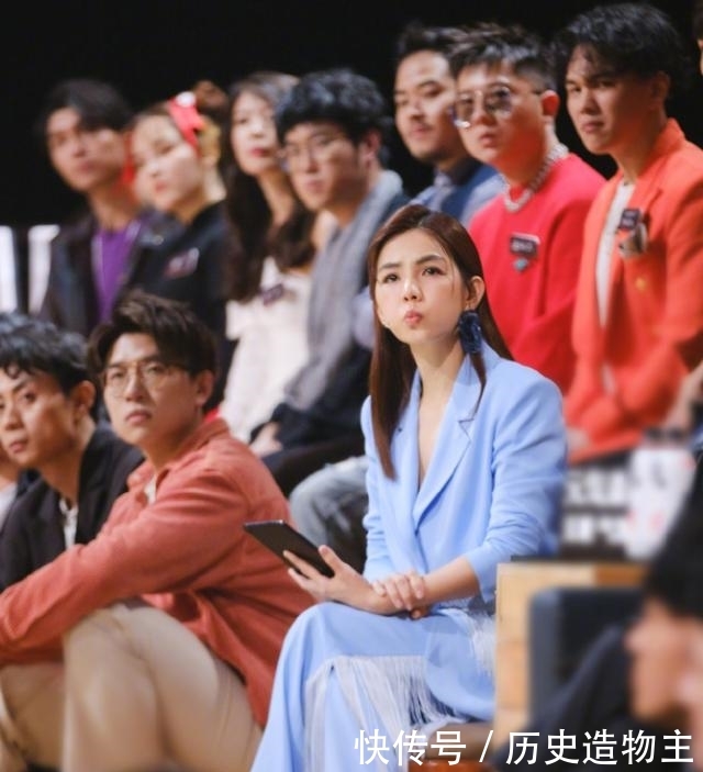 『太多』Ella当妈后气质大变!真空穿西装气质炸裂,虽不丰满却自带高级感