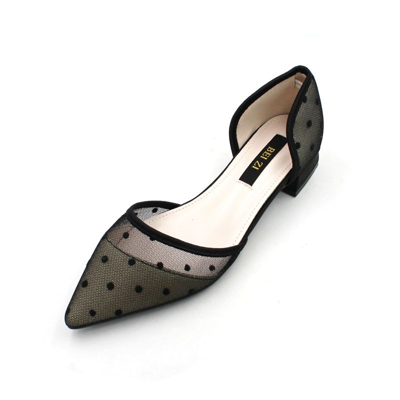 优雅还漂亮的“仙女鞋”，初秋就这样穿，舒适还漂亮