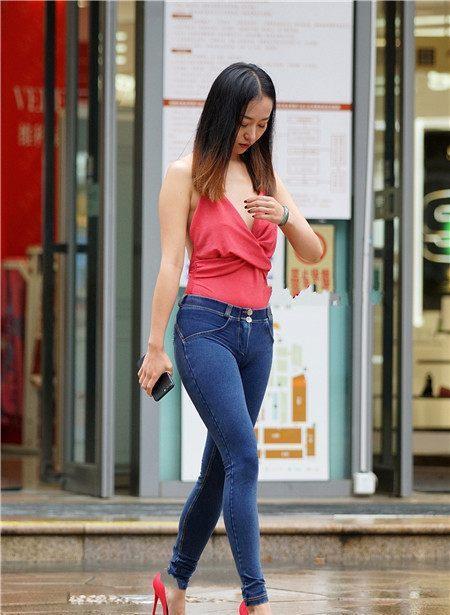 时尚街拍：图3绿色小姐姐迷人小蛮腰，最后一位白蕾丝时尚十足！