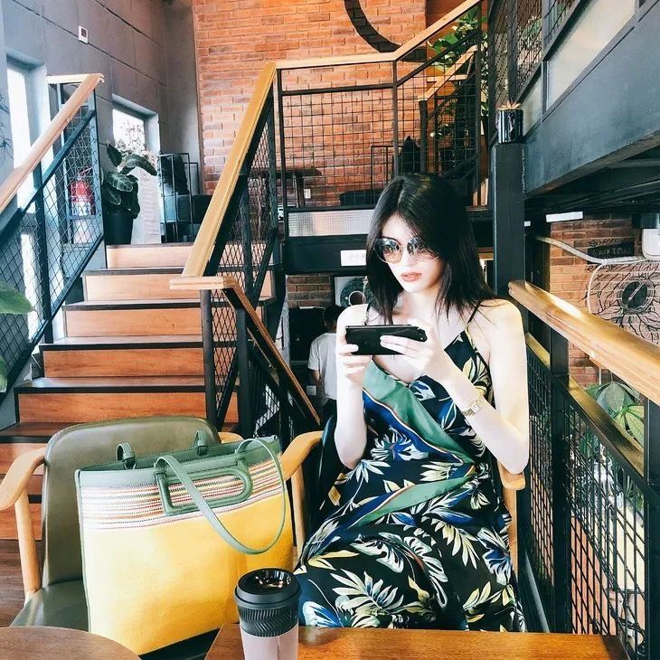 时髦办 | 何穗好爱印花，可一点不俗