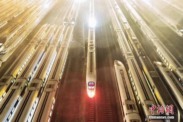  出征■高铁动车出征2020春运“万箭齐发”