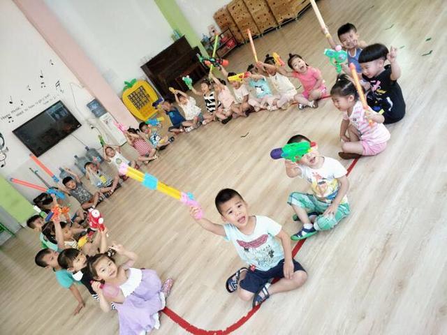 老师家长群发错消息，家长看后怒称要退学，网友评论：很现实