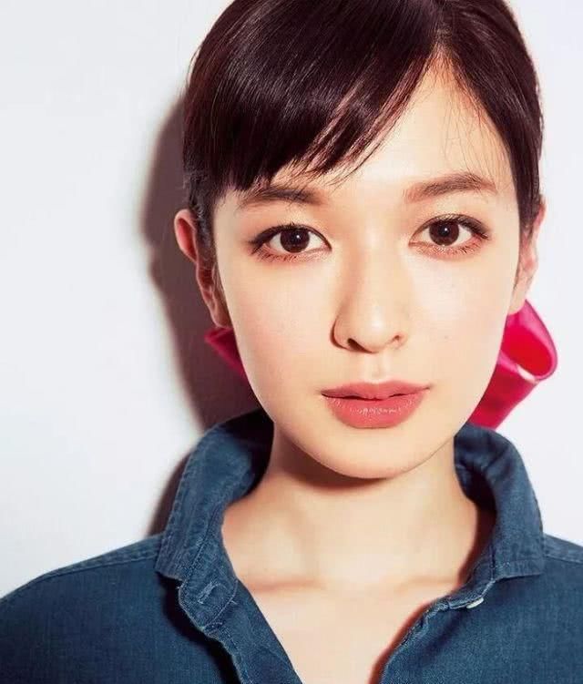  「下眼睑妆」新手化妆：别再画眼影了！如今流行下眼皮妆