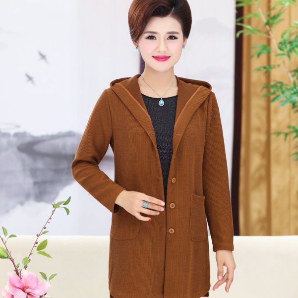 皮肤暗黄的妈妈别乱穿，瞧瞧这些女人穿的妈妈装，显嫩显白显气质