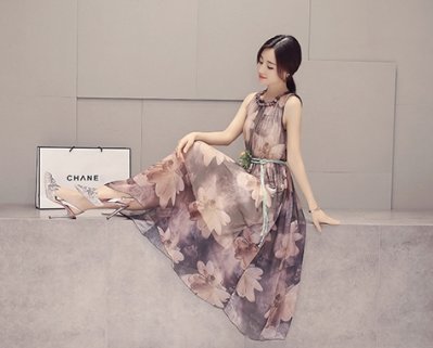 比基尼见多不稀罕，越来越多女人穿度假裙，不出格的迷人