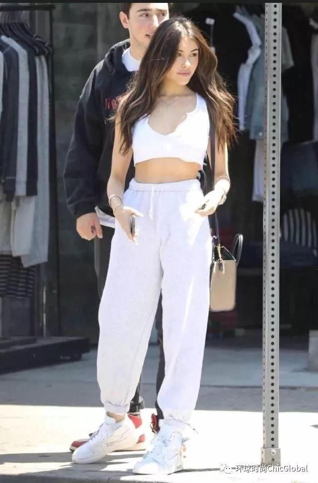 盛夏难免遇到“白色之夜” 怎么穿好ALL WHITE style