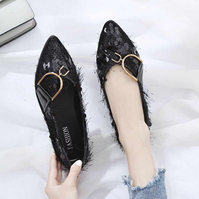 不得了，今年入秋流行穿“瓢鞋”，精致百搭，让你的玉足更迷人