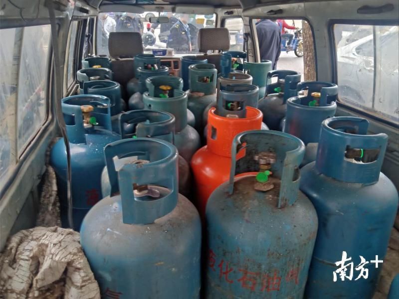  【城管】东莞城管打击“黑气”查处多个窝点