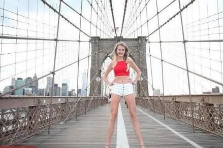 20岁少女腿长1.3米走红，不敢穿裙子，担心裙底走光！