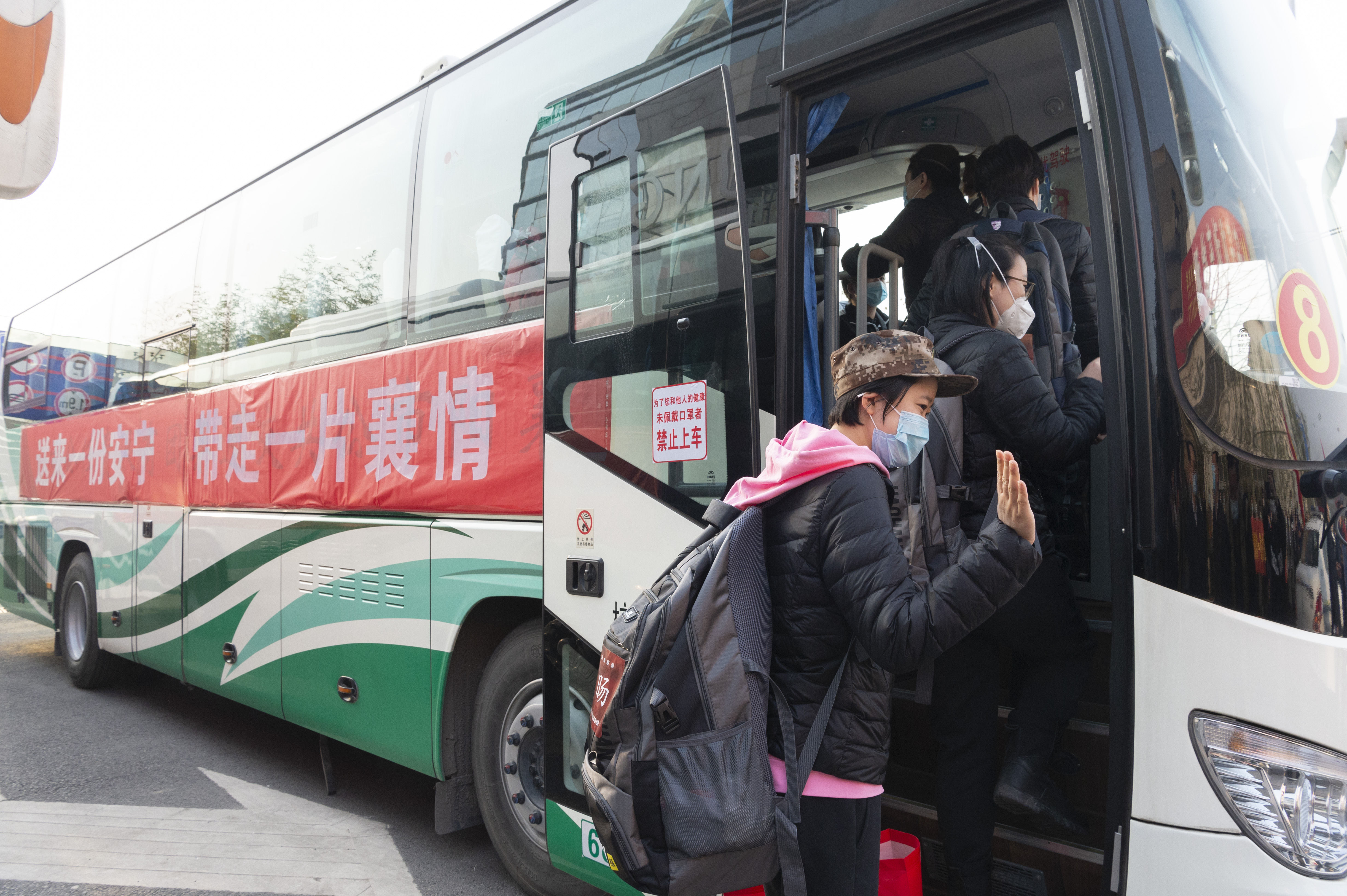  『返程』辽宁支援湖北襄阳医疗队返程