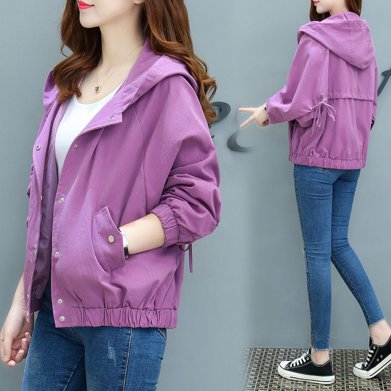 立秋后早晚凉!女人最好少穿裙子，试试风衣+衬衫，美的恰到好处