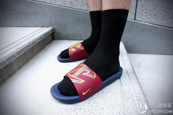 马克实测 篇一:11双澡堂拖鞋大测评!谁说不能下水的拖鞋就不是好