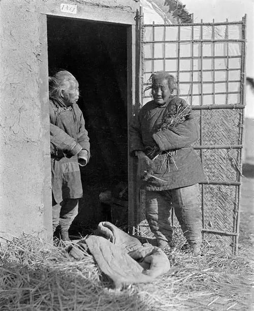 美国一位研究中国的学者，无意中在家里翻出来6000张中国老照片