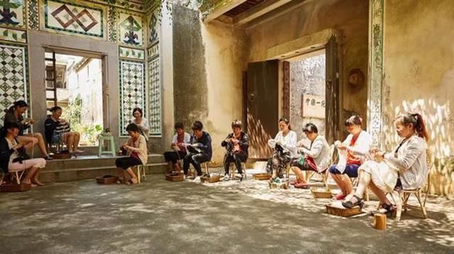  创业|城市领高薪的农村大学生，回乡创业“织毛衣”，直播里突然