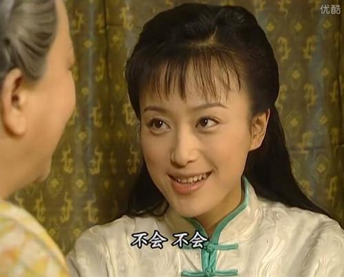 还珠:小燕子和知画这对“情敌”穿过一模一样的睡衣,你相信吗?