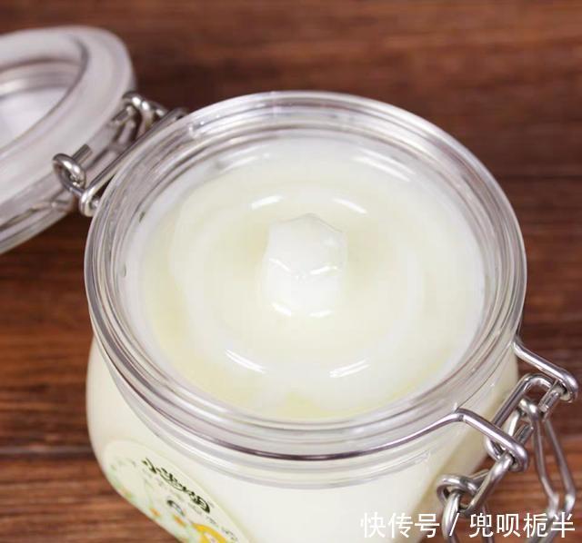 『重视』睡觉时,涂面霜好还是涂睡眠面膜好?别不重视