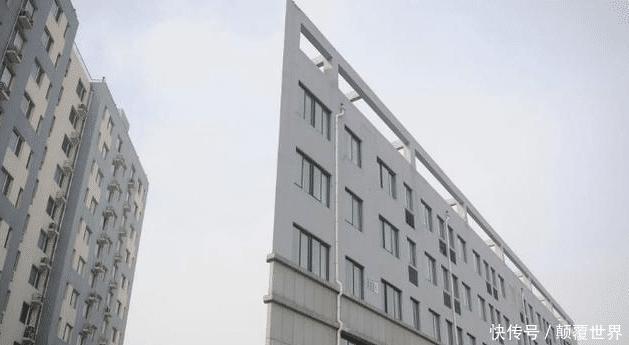 国内惊现“纸片楼”,最窄的地方不到20厘米,现在还成热门景点