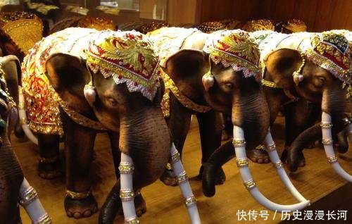 “不卖东西给中国人”的标语，驱赶中国游客，这个国家有什么好？