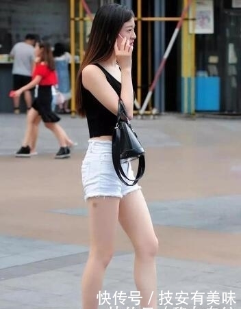  「美女」街拍美女时尚，身材好就是让人开心，回头率很高