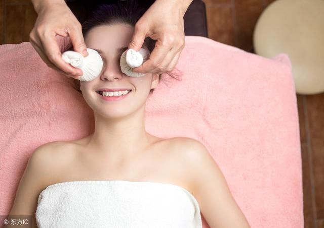 鼻头里挤出这么多“小黄粒”, 原来是脸上螨虫过亿，3招教你除螨