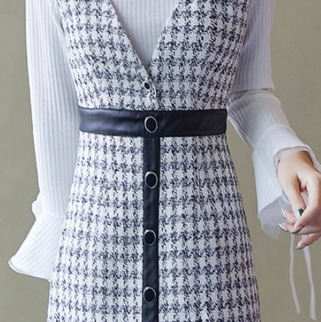 女人再穷也别整天穿黑裤子，十月流行这种套装裙，满满的女人味