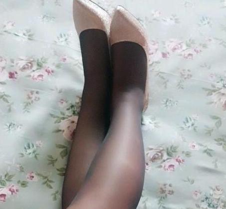 细跟鞋是女人的标志，并且乐此不疲地享受它带来的自信与美丽