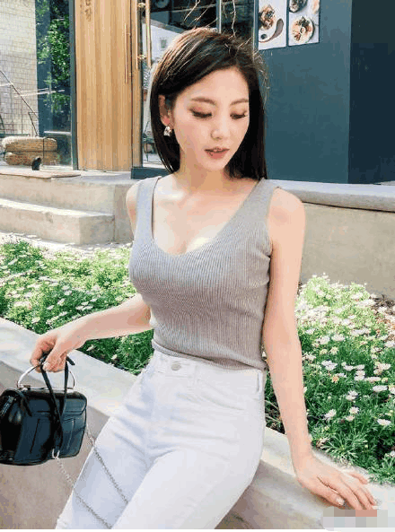 素人街拍：无瑕疵的白色紧身打底裤, 小姐姐穿出近在咫尺的美