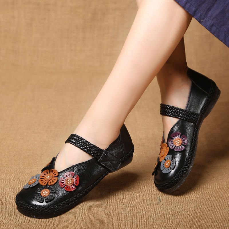 终于找到秋季流行的妈妈鞋，6070后穿超减龄，百搭还显脚小