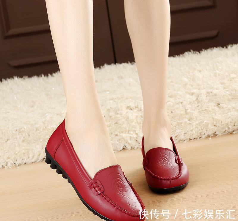 42岁老婆从不穿裙子，天天穿这运动套装，年轻10岁，超显美嫩