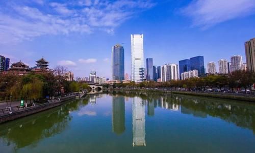 成都人才落户新政实施两年：28.6万本科及以上人才落户