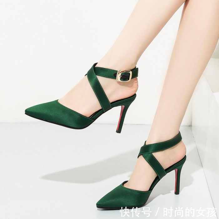 时尚干练的高跟鞋，简单的设计感，穿着让你去任何你想去的地方！