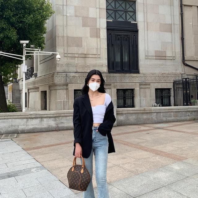  「西服外套」早春别穿马丁靴了,今年流行这2双靴子,显瘦显高还很时髦