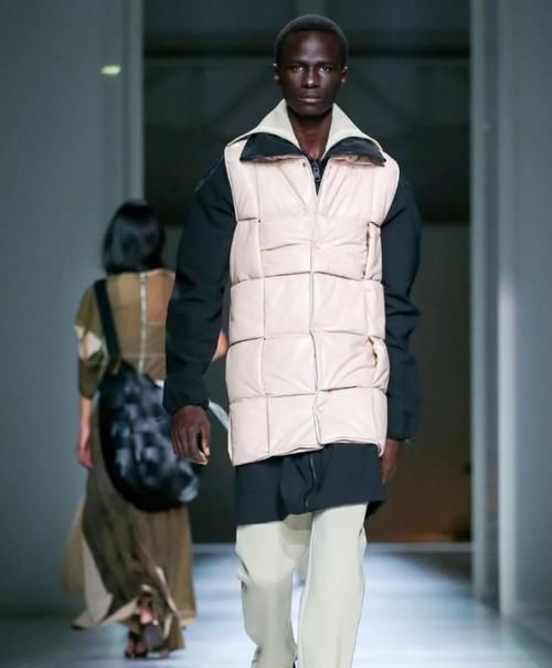 #时髦#哪个时髦精身上没件Bottega Veneta?