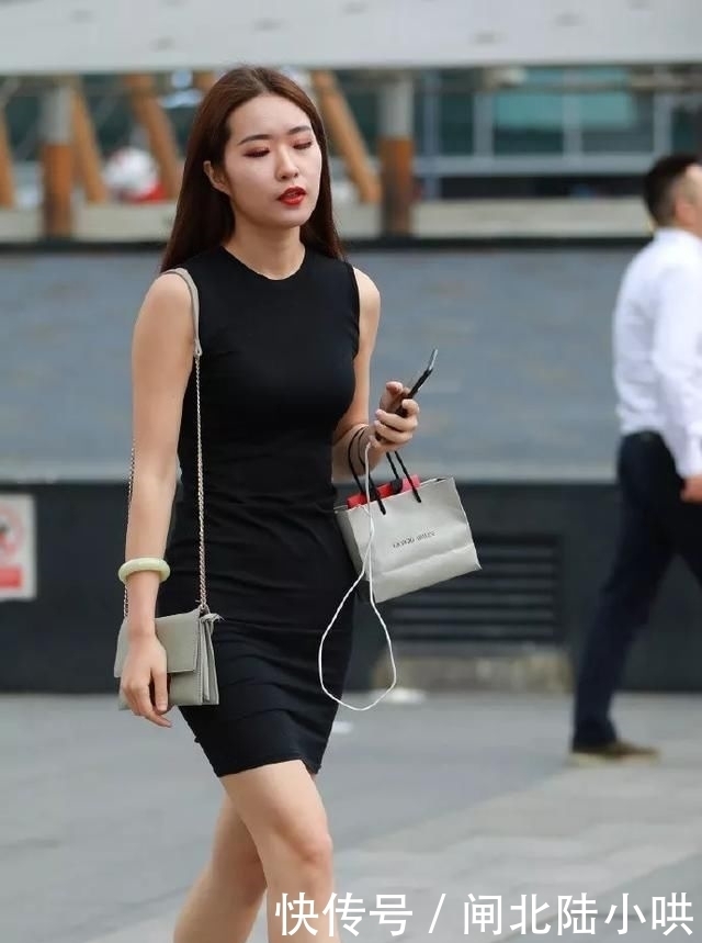  女人：街拍,高跟鞋是女人的灵魂,展现女人的成熟与自信