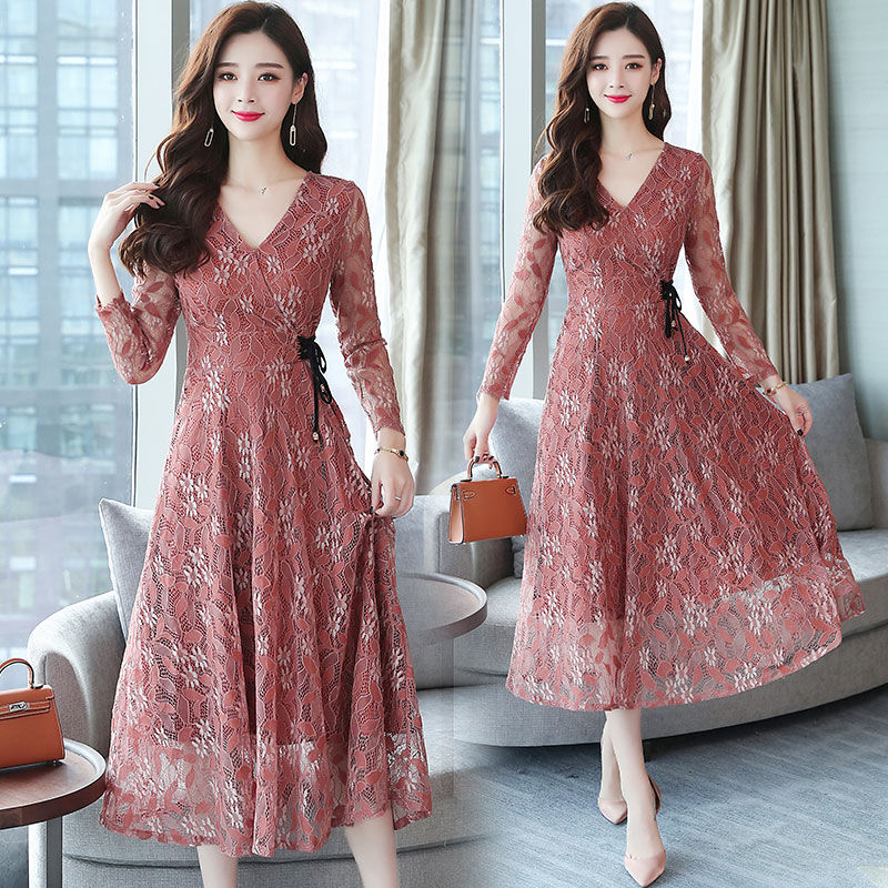 上海姐姐真大胆!镂空蕾丝直接穿出门，街上男人见了都脸红