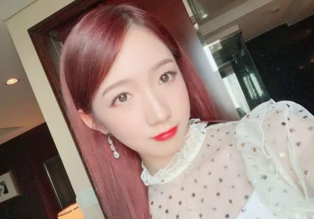  「下眼睑妆」新手化妆：别再画眼影了！如今流行下眼皮妆