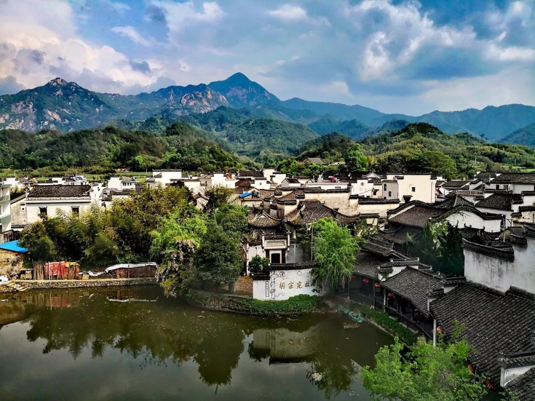 中国最美高铁，90分钟穿过57个国家级风景区，一站一景美哭了