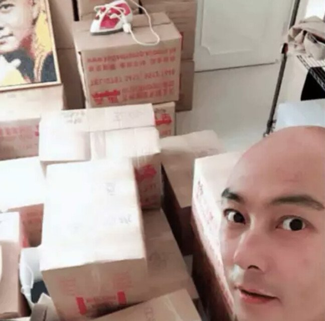 娱乐圈又一位明星吸毒？张卫健深夜回应，一张照片狠狠打脸谣言者