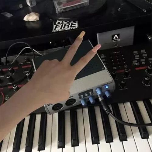 ins最红时尚博主竟是个假人？人类已经阻止不了她的脚步了...