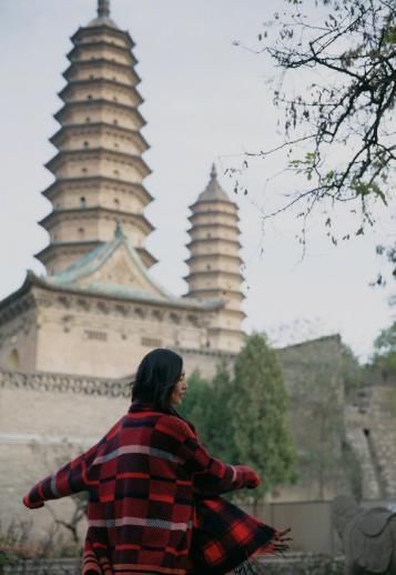 大表姐刘雯来太原啦！双塔寺秀街拍，网友纷纷留言表示想来打卡