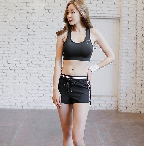 身材优雅的打底裤美女，展现女人的柔美气质！