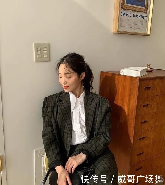  选择■一篇教你如何用同色系套装穿出3种风格，学会让穿搭少个大烦恼