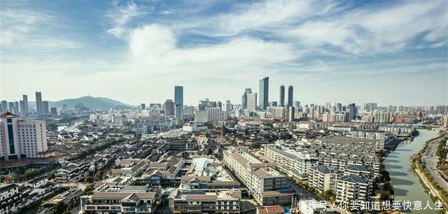 为何中国发展这么快？一位外国人走遍中国后，对我国说出这样评价