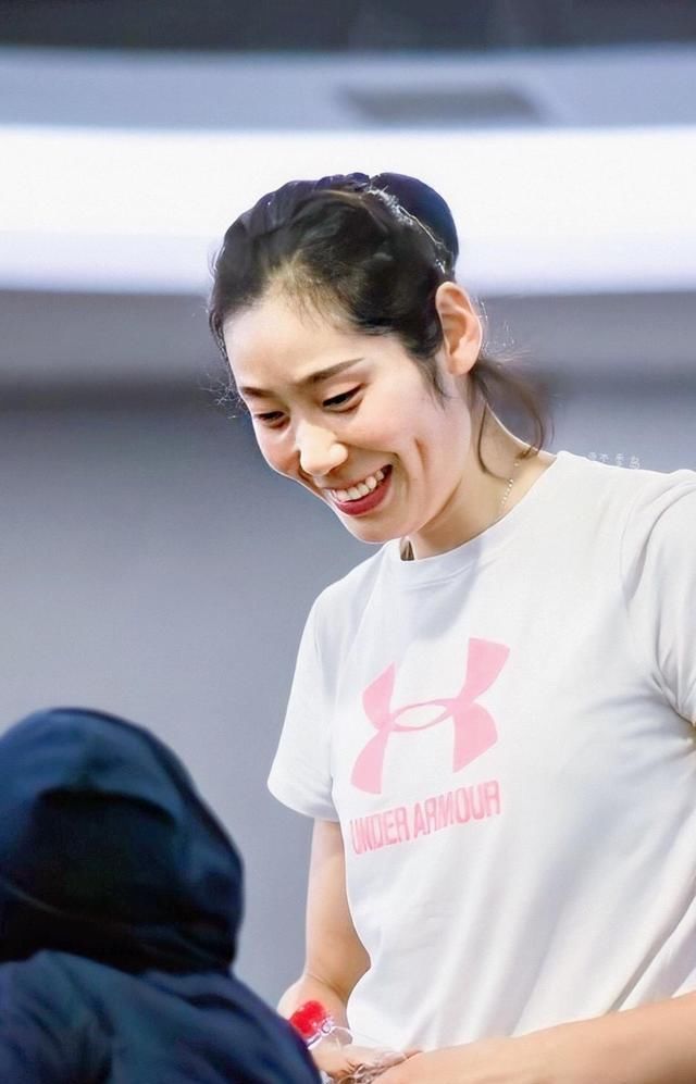  『天赋』从这个角度看朱婷！原地起跳0.76米，身高1米98有天赋更靠努力