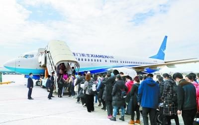  「医疗物资」武汉“方舱医院”开始全速运转，全国两天近6200名