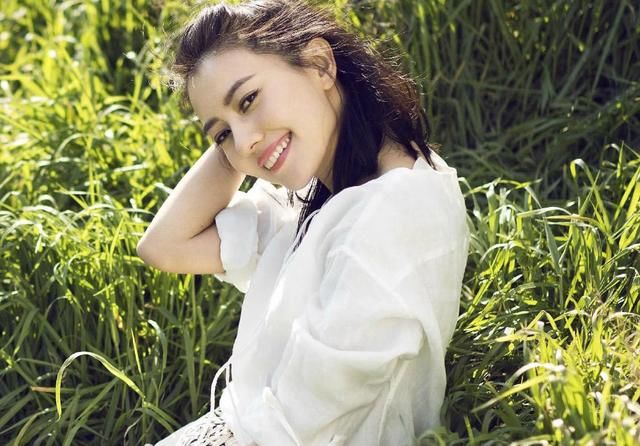 国民女神高圆圆绿色紧身连衣裙,性感到爆炸